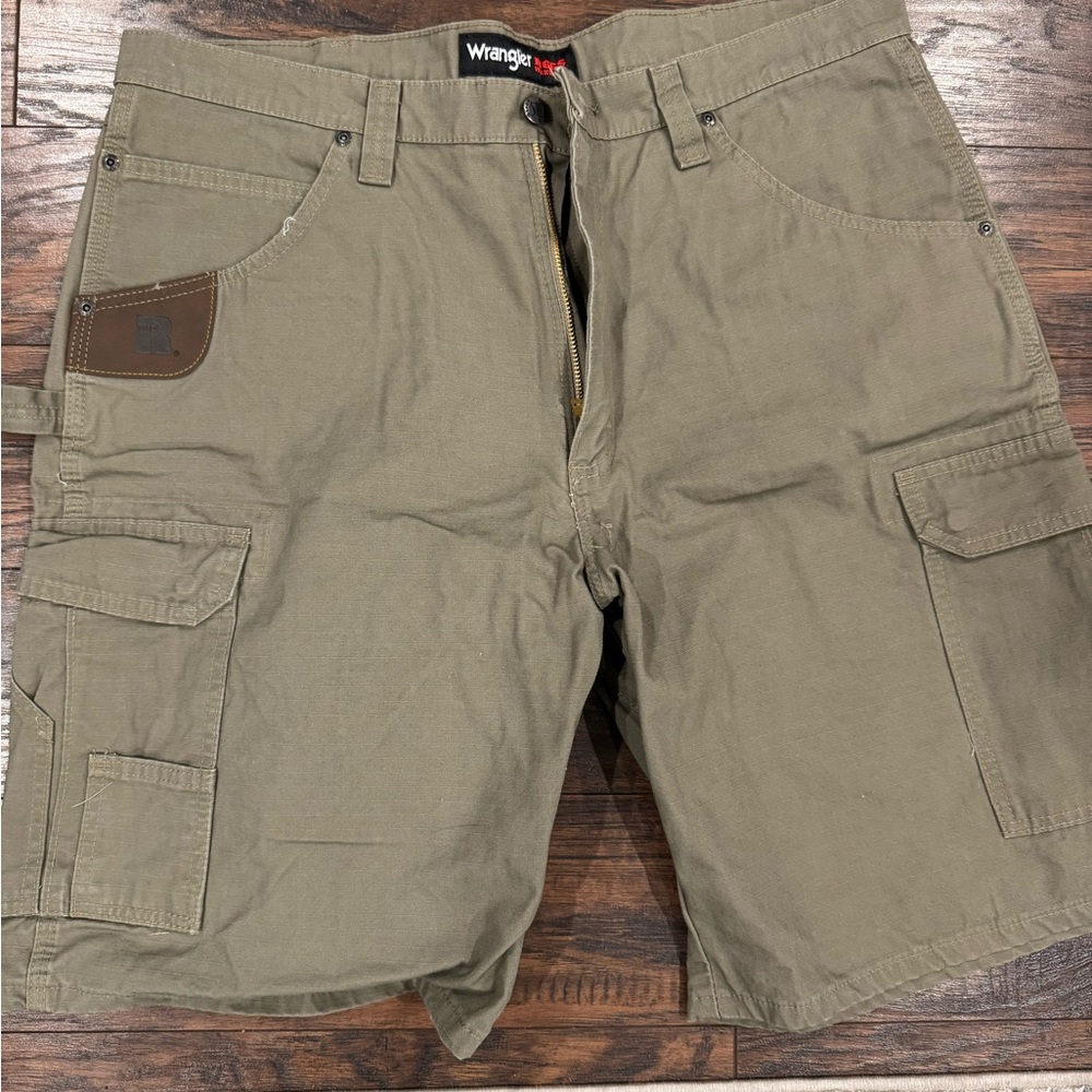 Wrangler Cargo Shorts with Sturdy Material